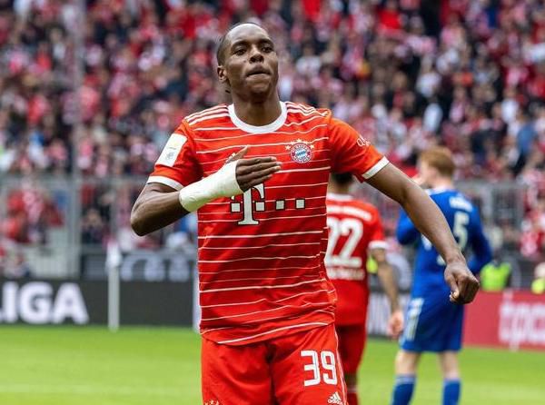 公交np高肉双腿打开小婷